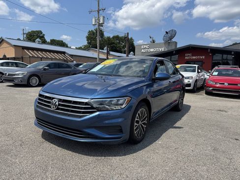 Used 2019 Volkswagen Jetta SE FWD image 1