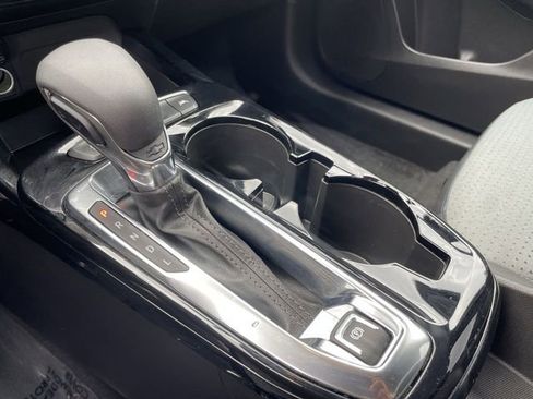 Used 2025 Chevrolet Trax LT w/ LT Convenience Package FWD image 20