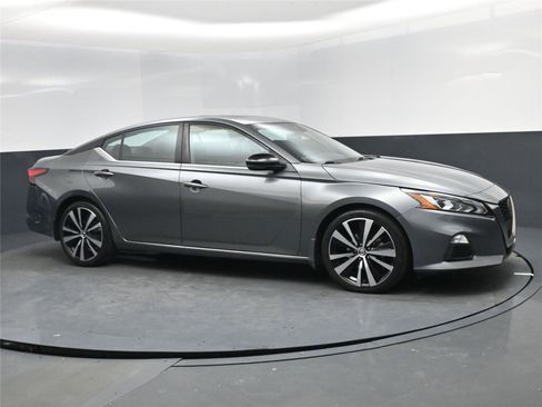 Used 2021 Nissan Altima 2.0 SR image 2