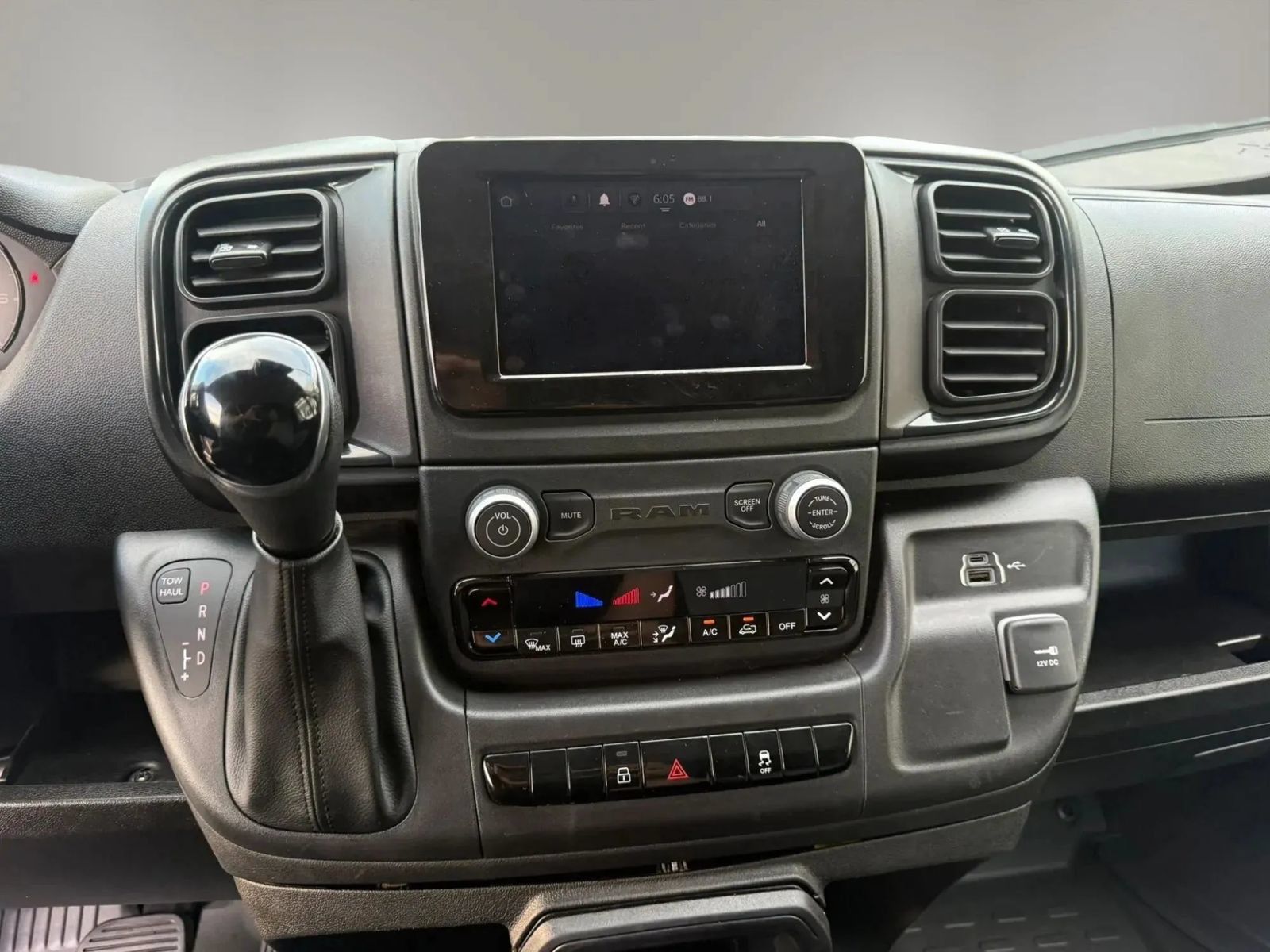 Used 2025 RAM ProMaster 2500 w/ Convenience Group FWD image 24