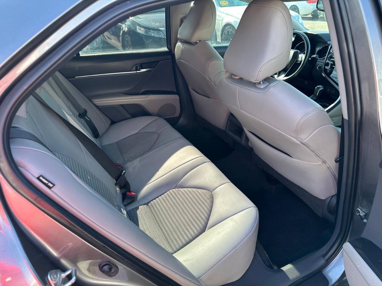Used 2019 Toyota Camry SE w/ Convenience Package FWD image 17