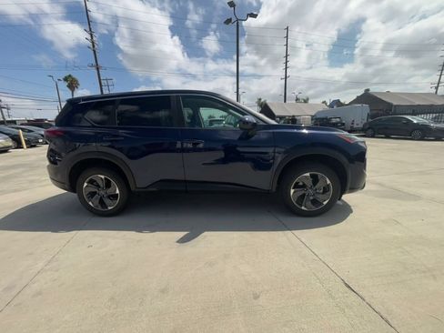 Used 2025 Nissan Rogue SV FWD image 15