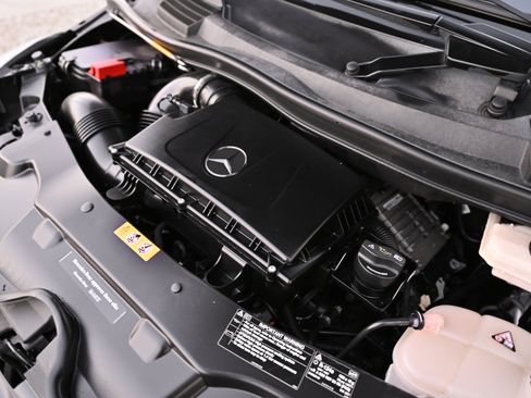 Used 2018 Mercedes-Benz Metris Passenger image 33