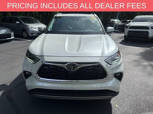 Used 2024 Toyota Highlander Platinum FWD image 14