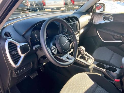 Used 2023 Kia Soul LX w/ LX Technology Package image 8