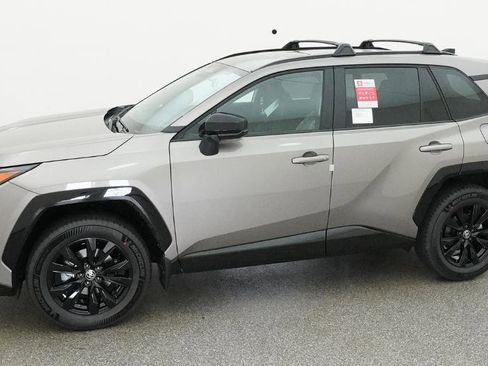 Used 2026 Toyota RAV4 SE FWD image 5