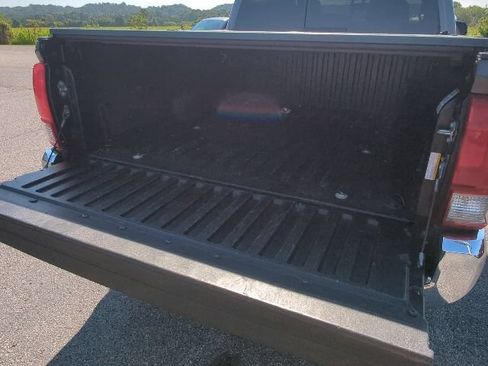 Used 2017 Toyota Tacoma TRD Off-Road w/ Tow Package (A/T) AWD/4WD image 21
