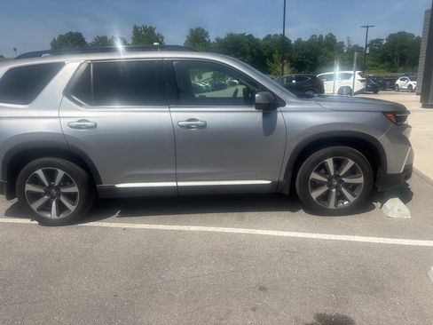 Used 2023 Honda Pilot Elite image 6