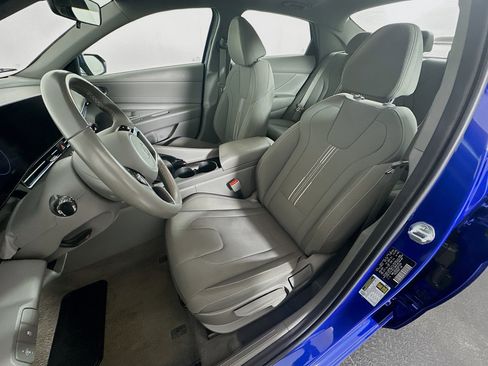 Used 2025 Hyundai Elantra SEL FWD image 13