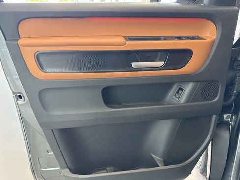 New 2025 Volkswagen ID. Buzz Pro S Plus AWD/4WD image 19