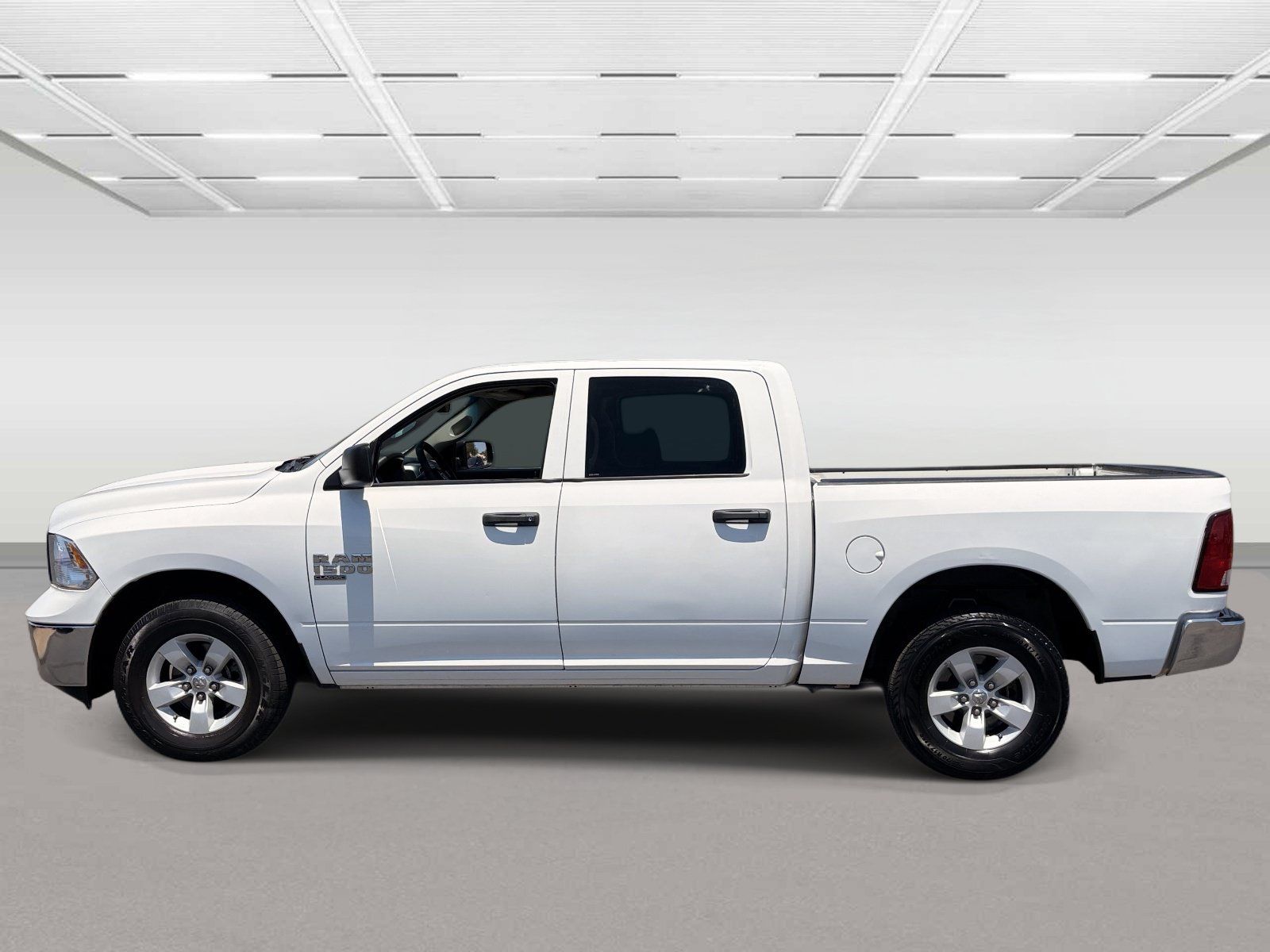 Used 2022 RAM 1500 Classic SLT RWD image 2