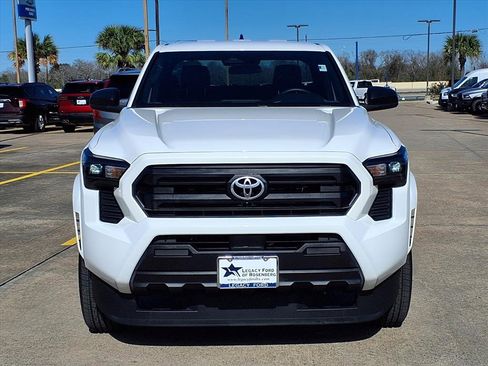 Used 2025 Toyota Tacoma SR image 6