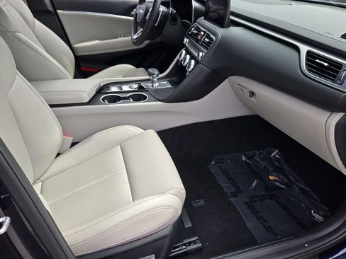 Used 2023 Genesis G70 2.0T RWD image 16