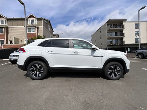 New 2025 Volkswagen Atlas Cross Sport SE image 11