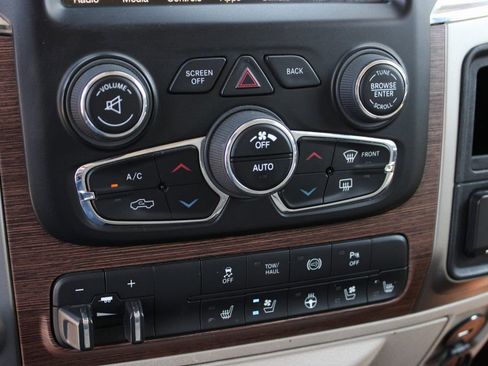 Used 2014 RAM 2500 Laramie w/ Convenience Group image 28