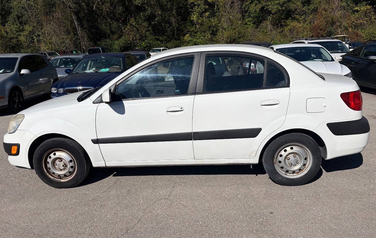 Used 2009 Kia Rio Sedan FWD image 2