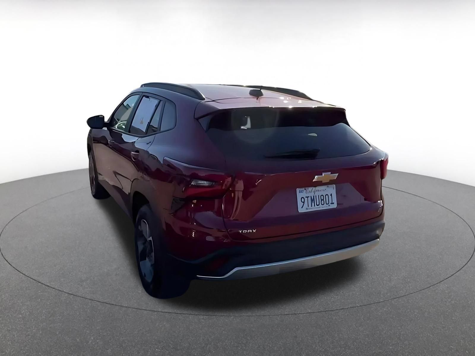 Used 2025 Chevrolet Trax LT FWD image 10
