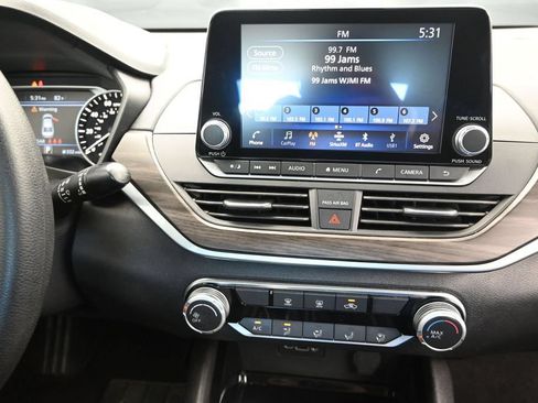 Used 2024 Nissan Altima 2.5 SV FWD image 28