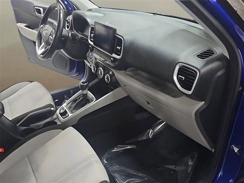 Used 2024 Hyundai Venue SEL image 19