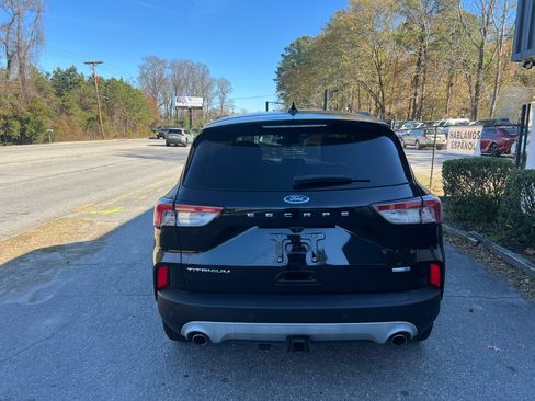 Used 2020 Ford Escape Titanium image 5