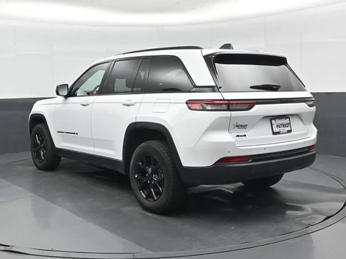 Used 2025 Jeep Grand Cherokee Altitude AWD/4WD image 7