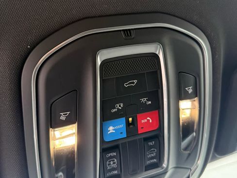 New 2025 Jeep Grand Cherokee L Laredo image 16