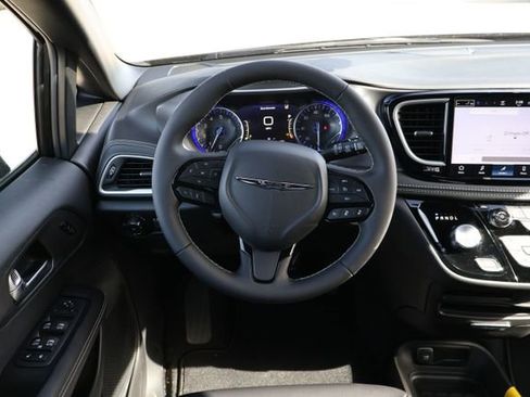 New 2026 Chrysler Pacifica Select w/ S Appearance Package FWD image 13