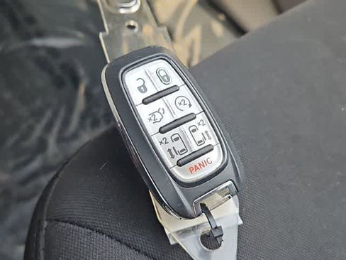 Used 2023 Chrysler Voyager LX image 33