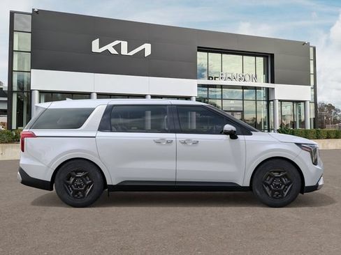 New 2026 Kia Carnival LX FWD image 8