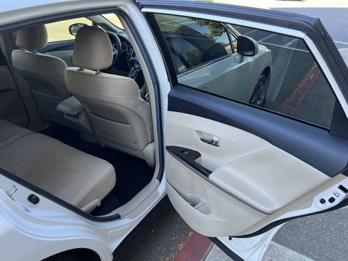 Used 2011 Toyota Venza w/ Convenience Pkg FWD image 10