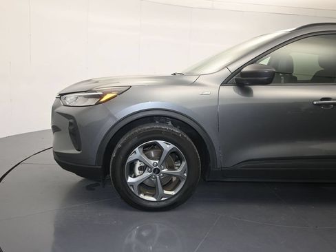 Certified 2025 Ford Escape ST-Line AWD/4WD image 9