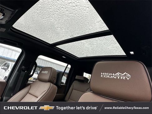 New 2026 Chevrolet Suburban High Country image 28