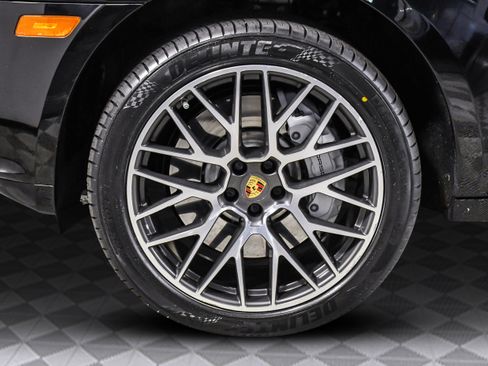 Used 2020 Porsche Macan Turbo image 30