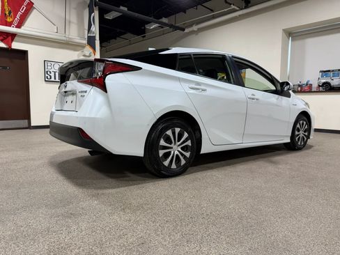 Used 2022 Toyota Prius XLE AWD/4WD image 5