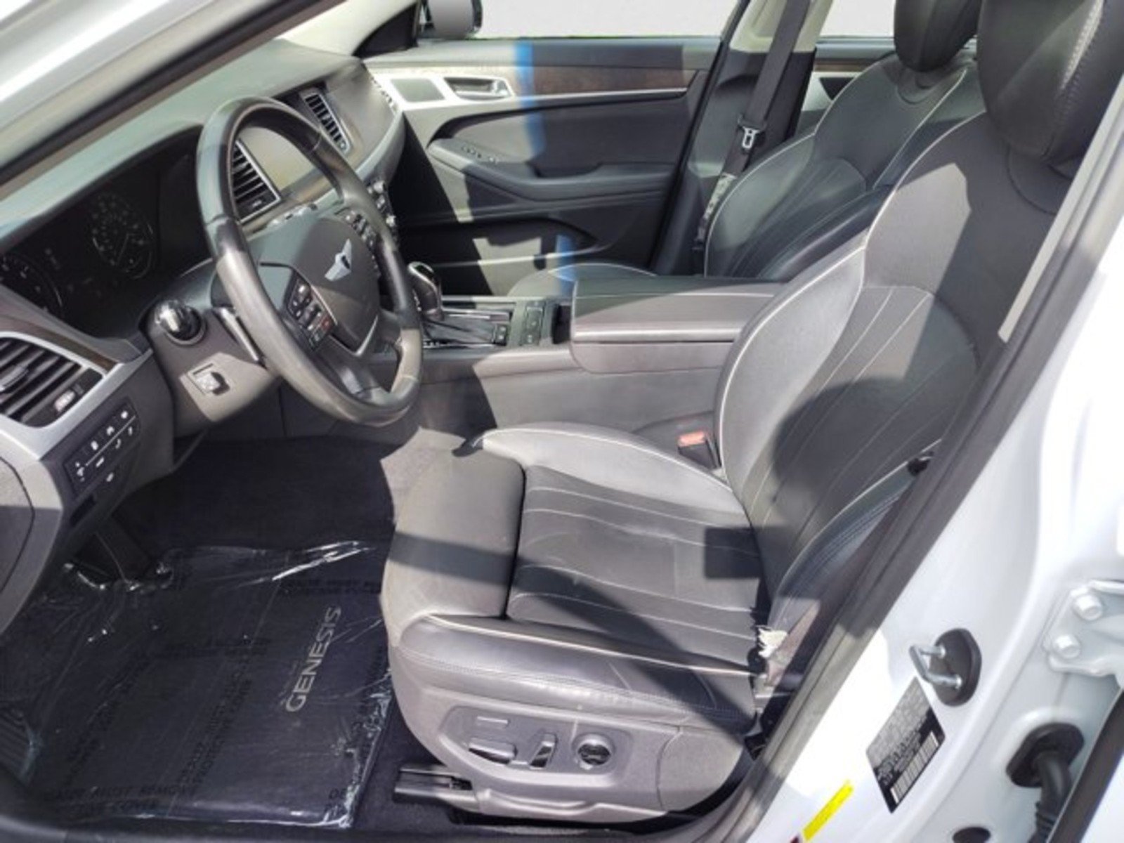 Used 2015 Hyundai Genesis 5.0 RWD image 11