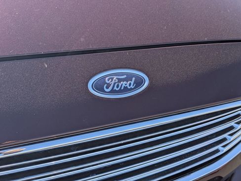 Used 2017 Ford Fusion SE w/ Fusion SE Technology Package FWD image 11