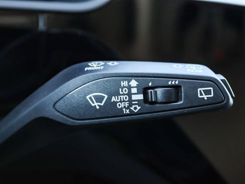 Used 2024 Audi Q8 e-tron Premium AWD/4WD image 32