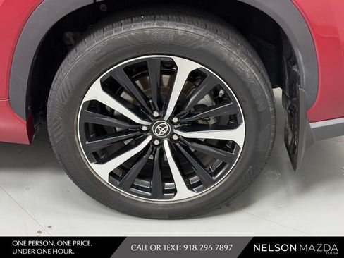 Used 2022 Toyota Highlander XSE FWD image 12
