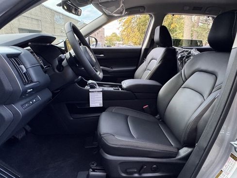 New 2025 Nissan Pathfinder SL image 27