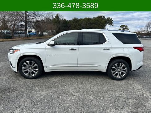 Used 2021 Chevrolet Traverse Premier image 2