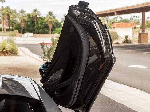 Used 2019 McLaren 600LT RWD image 21