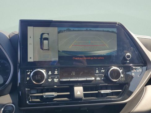 Used 2025 Toyota Highlander Limited image 25