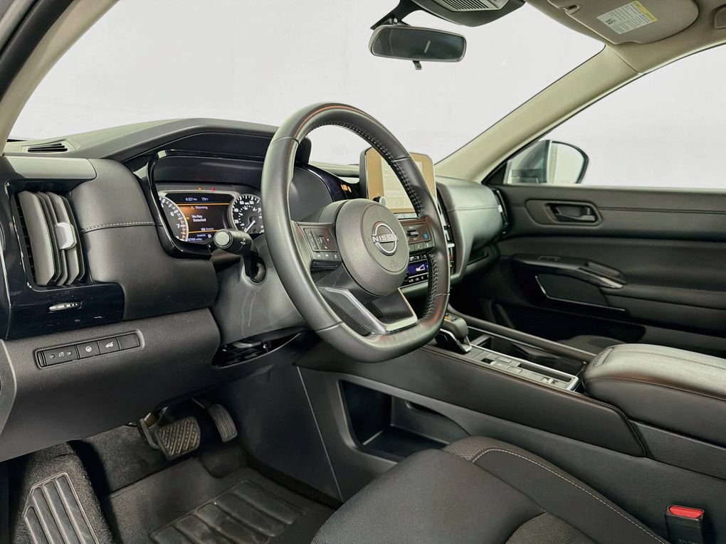 Used 2025 Nissan Pathfinder SV FWD image 14