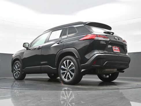 Used 2022 Toyota Corolla Cross XLE w/ Convenience Package image 31