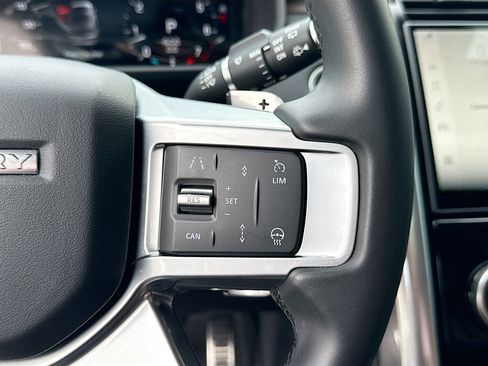 Used 2025 Land Rover Discovery Dynamic SE image 37