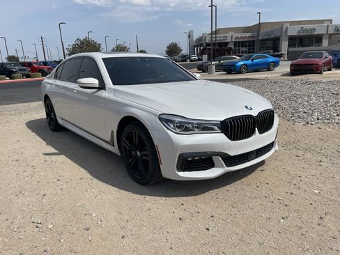 Used 2019 BMW 750i w/ Executive Package RWD image 7