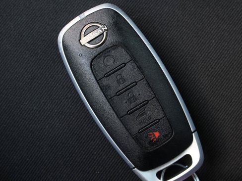 Used 2025 Nissan Pathfinder SV AWD/4WD image 16