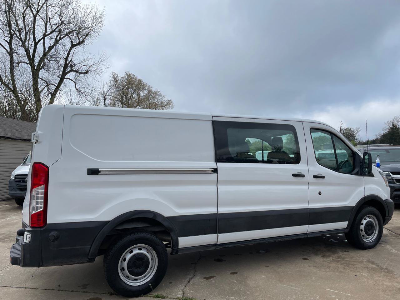 Used 2019 Ford Transit 250 148 Low Roof RWD image 4