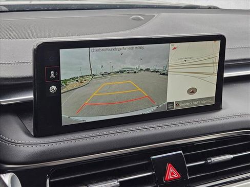 Used 2025 Genesis G70 2.5T image 13