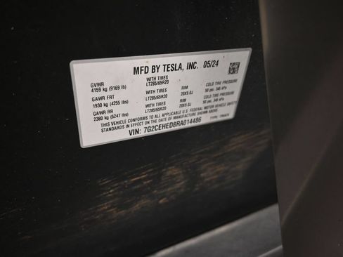 Used 2024 Tesla Cybertruck AWD Crew Cab image 12